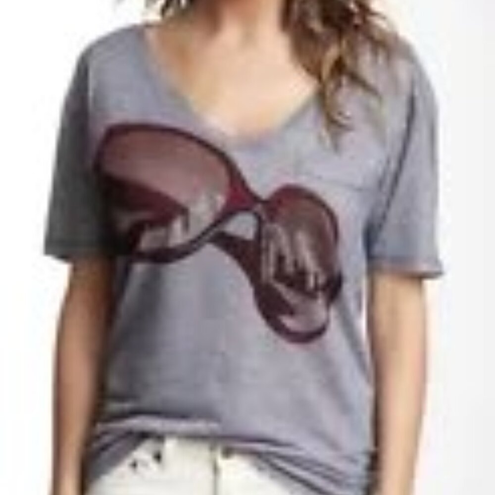 Go Couture Gray Short Sleeve V-Neck Tee with Maroon Graphic